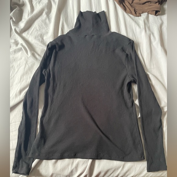 Black tight fit dress shirt sizeLg - Picture 2 of 2